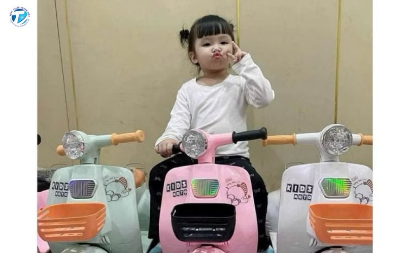 Lựa chọn đúng xe máy điện trẻ em theo độ tuổi giúp trẻ có những giờ phút vui chơi thú vị